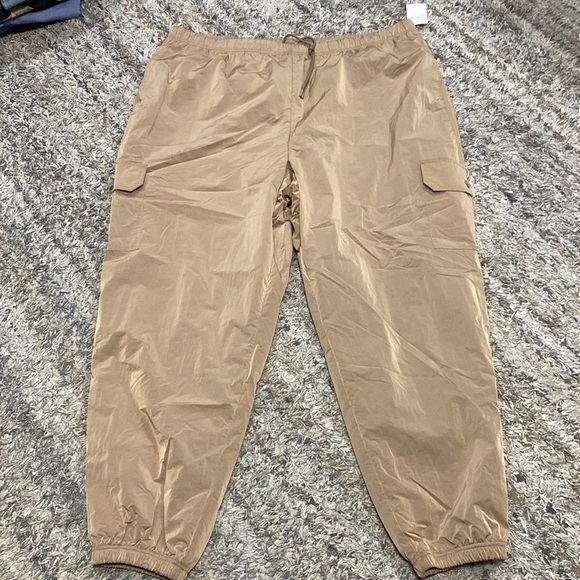 Nwt Good American Shine Boyfriend Cargo Pant in putty, size 6(3X) - Picture 16 of 16
